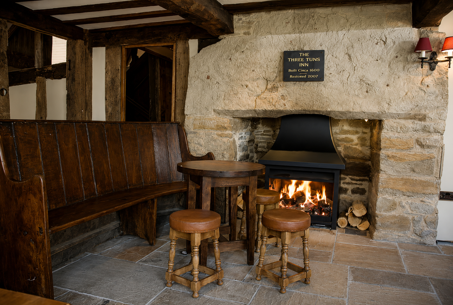 The Three Tuns pub in Hay-on-Wye - dog-friendly restaurant with outdoor seating