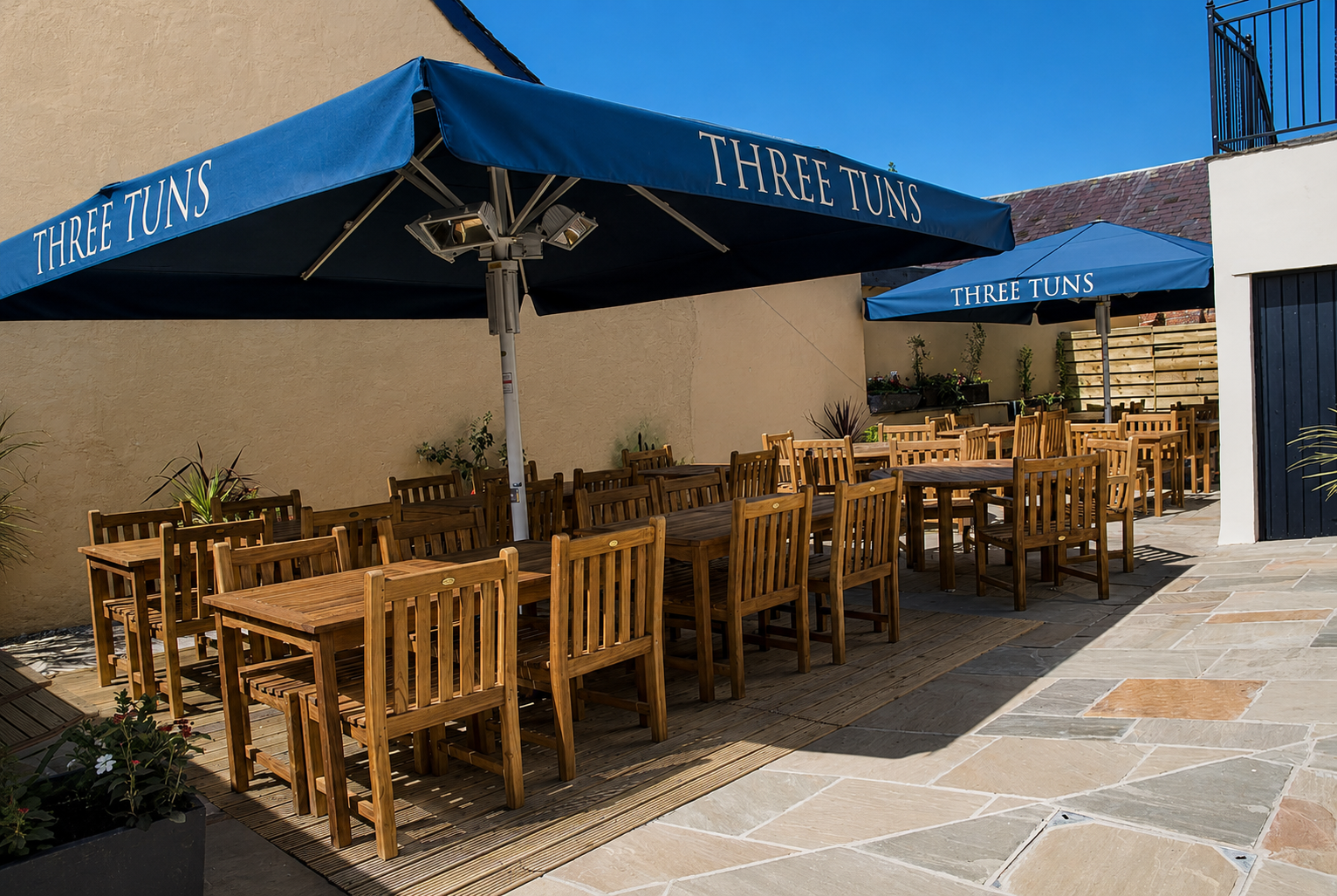 Outdoor seating area at The Three Tuns Hay-on-Wye for al fresco dining
